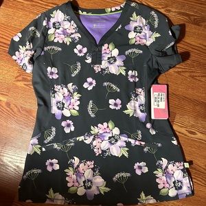 NEW WITH TAGS Healing hands medium floral scrub top